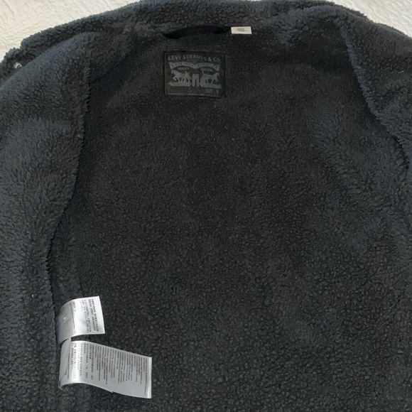 Men's Levi Snap Closure Black Denim Jacket with Sherpa Collar and Lining - Picture 7 of 13
